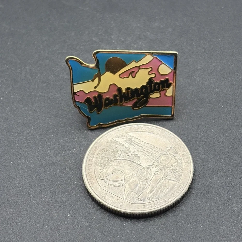 Washington State Outline Mountain Sunset Lapel Hat Pin